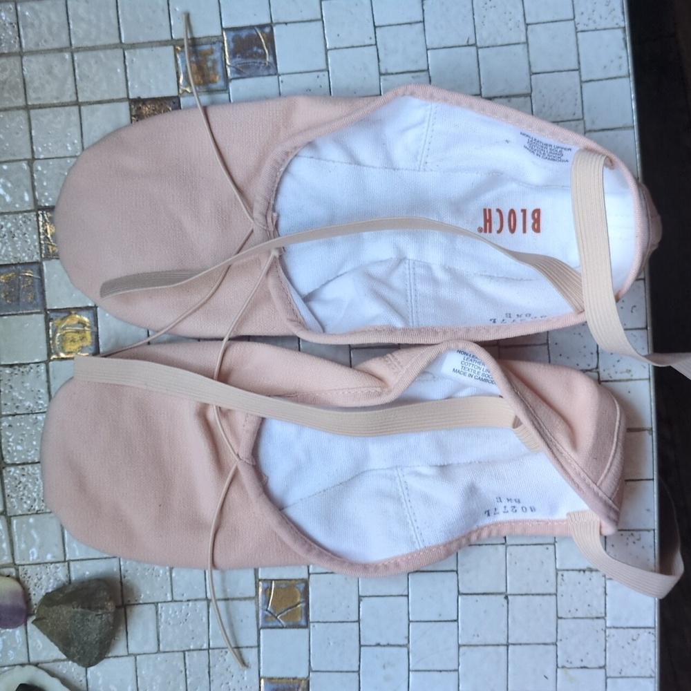 NWOT Bloch Pink Ballet slipper, Size 8.5 =10.5 US Women's Shoe